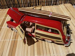 1949 FORD WOODY W/ 5″ LONG BOARD TRIPLE STRINGER SURFBOARD & FIN 60’S LOGO 1:24